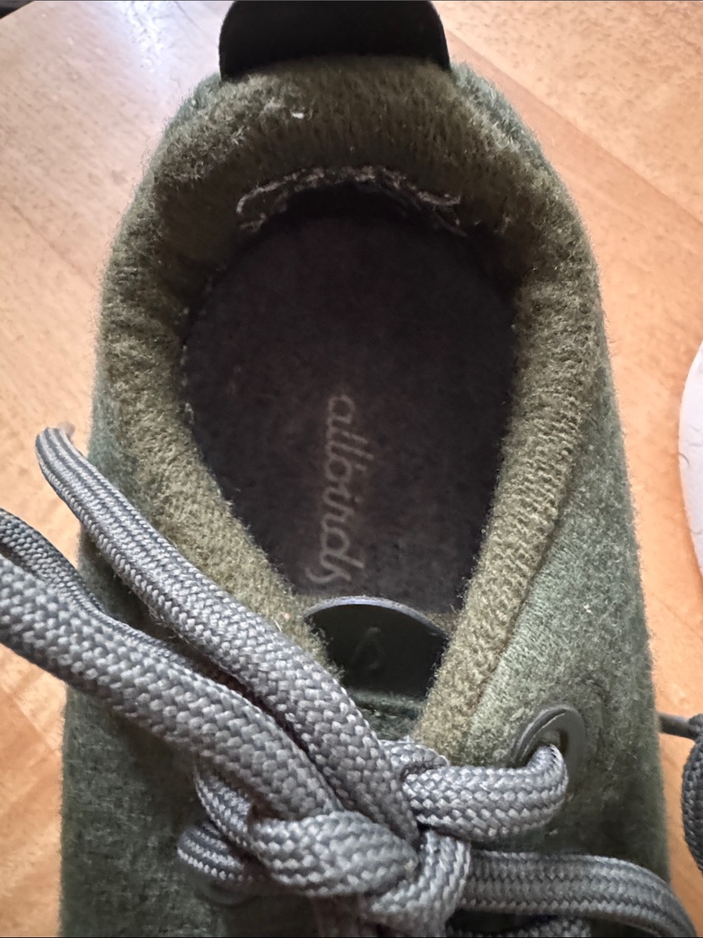 Allbirds Wool runner Olive Green Wool Sneaker with White Sole - Picture 2 of 6